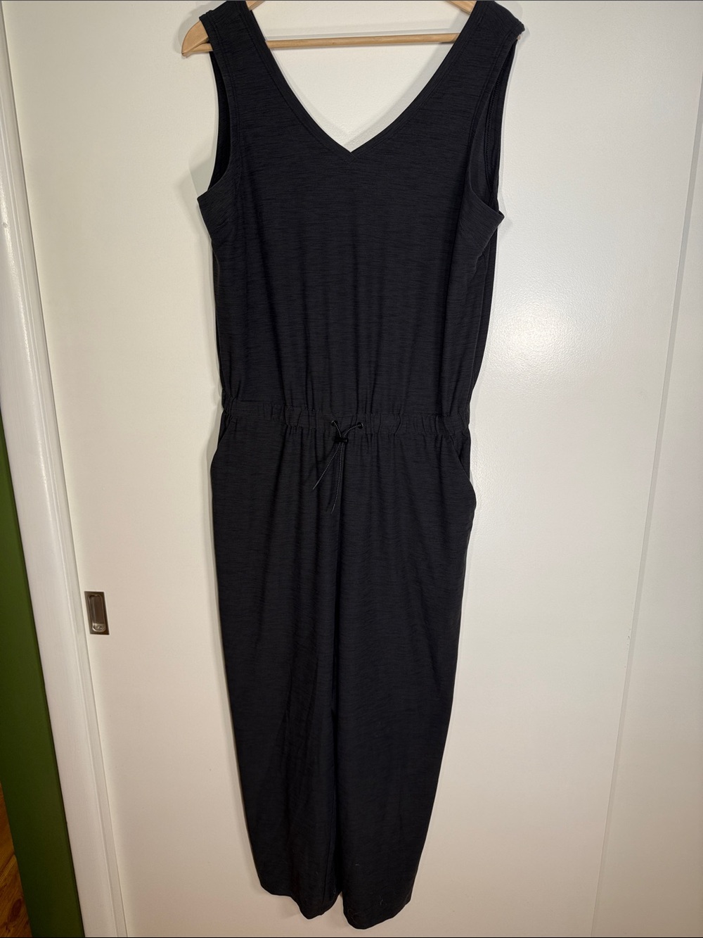 Old Navy Breathe On Sleeveless V-Neck Jumpsuit Large